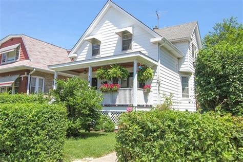 Studio apartments average $1,275 and range from $650 to $1,910. Forest Park apartment with 4 bedrooms | FlipKey