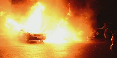 Frankrig: 897 bilbrande på to dage – Document