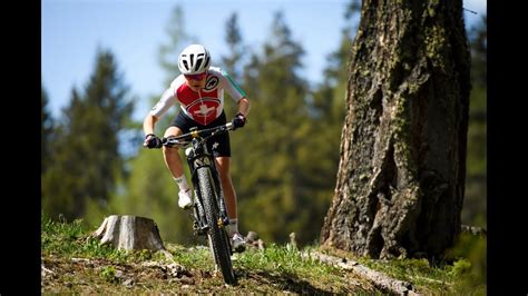 Frei was swiss junior champion in road cycling in 2002. Porträt: Sina Frei - YouTube