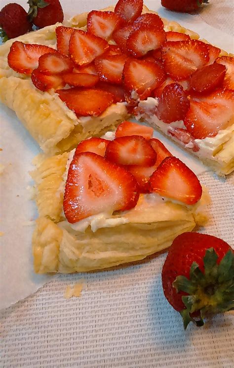 Sargunas Fantabulous Kitchen Strawberry Cream Cheese Tart
