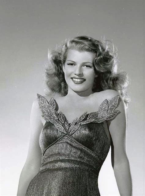 35 Beautiful Photos Of Rita Hayworth During Filming Down To Earth