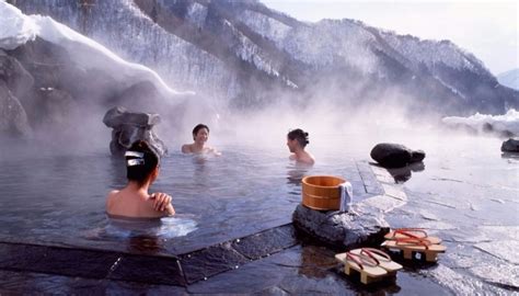 Bagaimana Cara Orang Jepang Menikmati Onsen Pemandian Air Panas