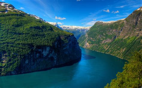Скачать обои горы лес норвегия гейрангер фьорд фьорд разрешение