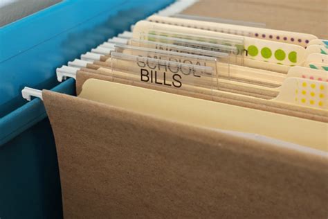 It allows you to be more organized when you add at work you can use the file folder label template to label all your employee files and your invoices, keeping them organized and on hand as you need. Hanging-File-Folder-Clear-Labels - School of Decorating