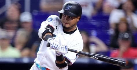 How Luis Arráez is Bringing the Art of Hitting Back width=