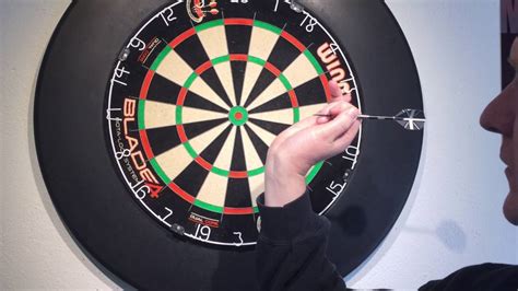 Darts How To Grip The Dart Youtube