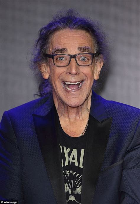 Star Wars Peter Mayhew Shown Speaking His Lines In English Rather Than