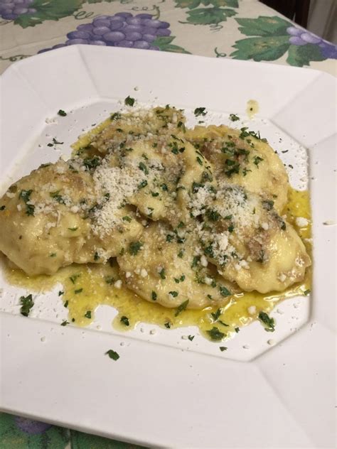 Infatti spesso si trovano i ravioli ripieni. Ravioli all'acciugata | Ripieno delicato e condimento ...