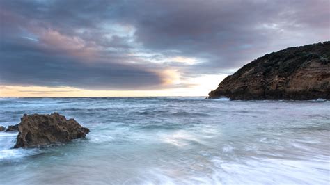 Download Wallpaper 3840x2160 Sea Rocks Stones Horizon Blur Sky 4k