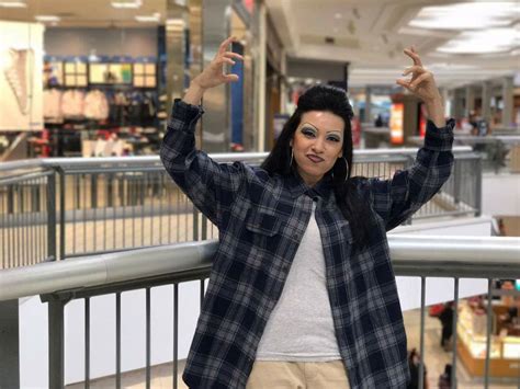 Meet The Sa Chola With Hundreds Of Thousands Of Fans Online