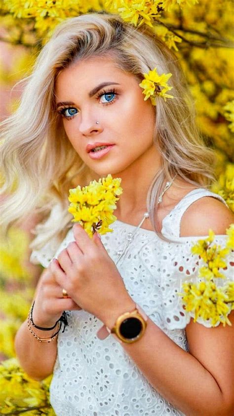 Beautiful Women Roses Only Romantic Girl Female Character Inspiration Girls With Flowers