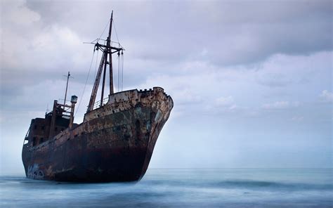 Abandoned Shipwreck Wallpaper 2880x1800 28857