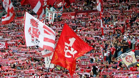 Es hat sich leider angedeutet, jetzt ist der fall eingetreten: Lizenzentzug droht: Der ruhmreiche 1. FC Kaiserslautern ...