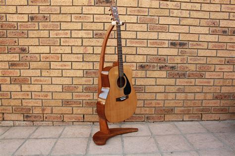 Easy Wooden Guitar Stand