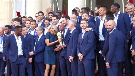 Charles along with jagtv and lord gloria. L'EQUIPE DE FRANCE DE FOOT A L'ELYSEE AVEC LE PRESIDENT ...
