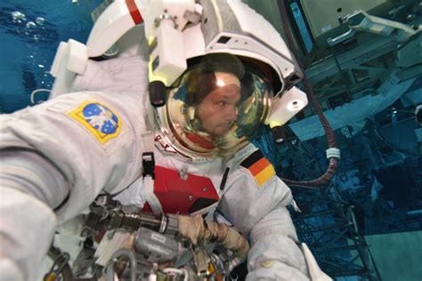 Esa Esa Astronaut Alexander Gerst In Nasas Neutral Buoyancy Laboratory