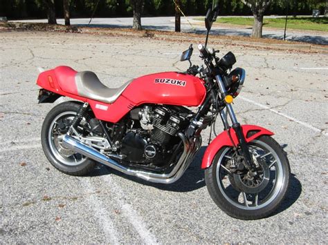 So the gs1100 e was borne, and this time with a four valve cylinder head. Best 2500.00 Bike- 1983 Suzuki GS1100E