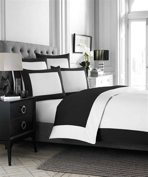 These comforter sets are a standard simple yet elegant design. Luxury Hotel Bedding