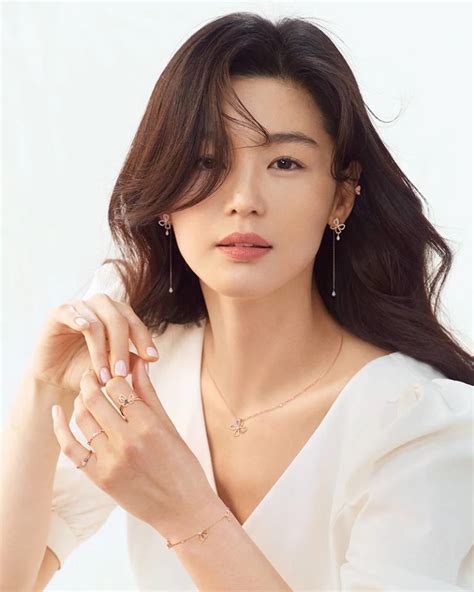 Bí Quyết Cho Sự Trẻ Trung Vẻ đẹp Nữ Thần Của Jeon Ji Hyun Chính Là Nhờ Kiểu Tóc Và Cách Trang