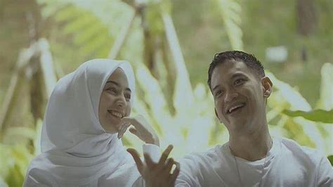 Rezky aditya pamer sederet foto bareng baby athar, fakta mencengangkan ini dibongkar citra rezky aditya iseng jodohkan sang putra dengan anak rekan artis lain, dapat balasan tak. Citra Kirana Resmi Dipersunting Rezky Aditya, Ini Deretan ...