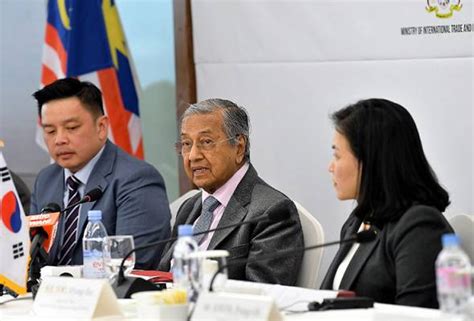 Hasil analisis mendapati bahawa kadar guna tenaga mencapai 9.2% pada tahun 2000 dan. Malaysia fokus pelaburan sektor pembuatan teknologi tinggi ...
