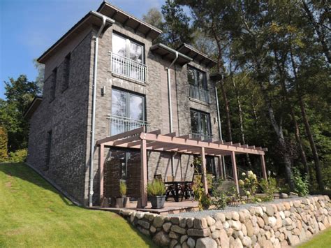 Bei einer hanglage stellt das rundhaus die optimale art zu bauen dar. Haus 7 - Pultdachhaus mit Hanglage - kruse-haus ...