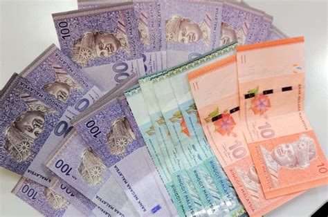 Kakitangan awam dapat bonus rm500, pesara rm250. PM : Bonus Aidilfitri Ada Untuk Penjawat Awam - M-Update