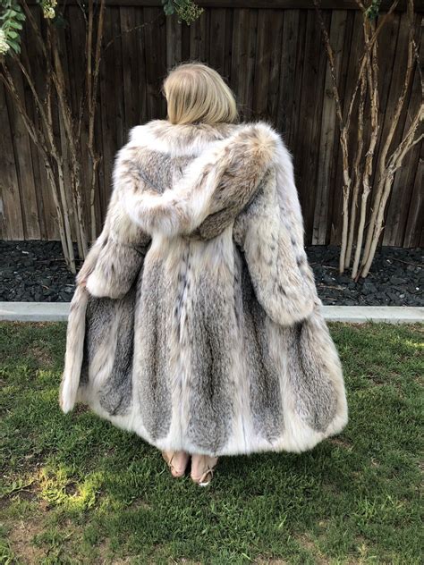 Genuine Natural Canadian Full Length Lynx Fur Coat Fur Coat Fur Hood