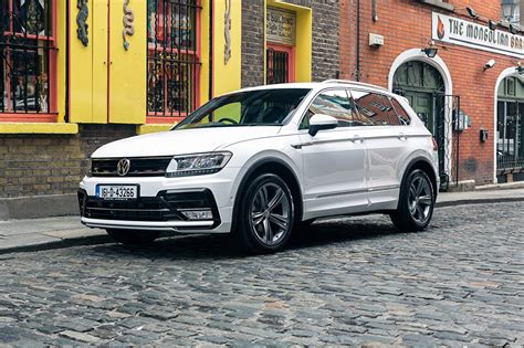 Tapeta Volkswagen Tiguan R Line Biały samochód