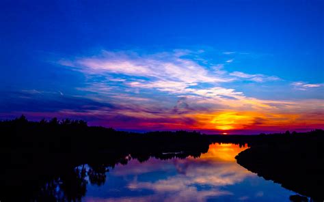 Download Wallpaper 2560x1600 Sunset Skyline River Reflections Dual