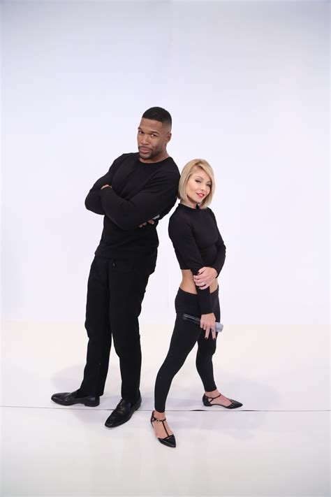 Kelly Ripa And Michael Strahan In A Remake Of Taylor Swifts Shake It