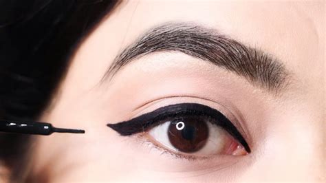 It's a staple in any young girl's beginner makeup kit, and probably the eyeliner that you learned how to do wings with in the first place! Use These TRICKS To Apply Perfect Wing Eyeliner | Top 10 Winged Eyeliner Hacks To Try Right Now ...