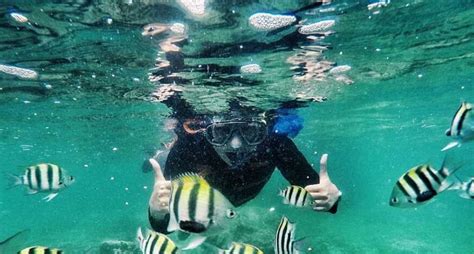 Pantai nglambor menjadi spot foto yang menakjubkan untuk kawasan di daerah pulau jawa terkhusus jogja karena memang keindahan air laut yang jernih sehingga dapat terlihat batu karang dan. Pantai Nglambor | Rute, Harga Tiket, Foto, Fasilitas (Terbaru)