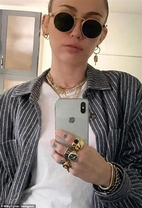 Miley Cyrus Shares Another Racy Mirror Selfie To Instagram Daily Mail