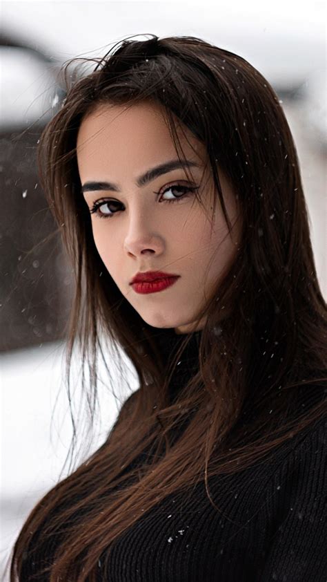 Download 720x1280 Wallpaper Snowfall Woman Model Red Lips Portrait