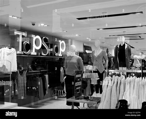 Topshop Ladies High Street Fashion Store Company Part Of The Arcadia