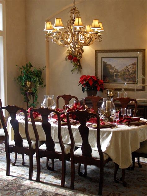 25 Stunning Christmas Dining Room Decoration Ideas