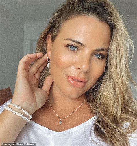 pregnant fiona falkiner details her mother jill s ongoing battle with alzheimer s daily mail
