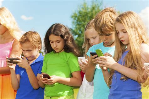 Effetti nocivi del cellulare nei bambini: ne abusano - Non ...