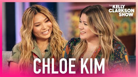 Watch The Kelly Clarkson Show Official Website Highlight Kelly Clarkson Tries On Chloe Kim S