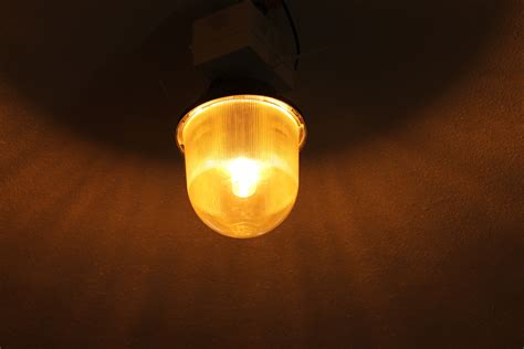 무료 이미지 빛 반사 광택 어둠 전기 노랑 조명 원 높은 전압 흐름 제등 전등 모양 E27 매크로