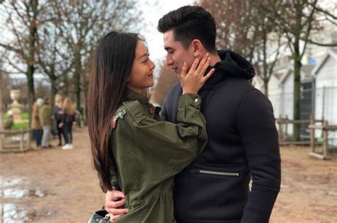 Jadi bukan karena belum mau (pacaran), tapi di saat waktu yang tepat dan aku lebih senggang lah, jelasnya. Ngaku Sudah Move On, Tiba-tiba Natasha Wilona Blak-blakan ...