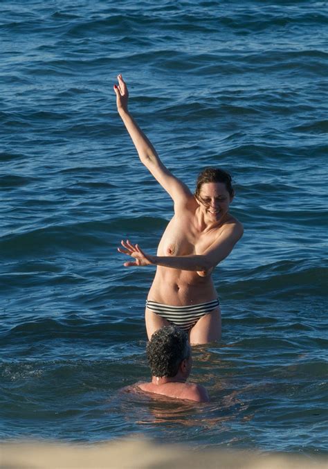 Marion Cotillard Desnuda En Beach Babes