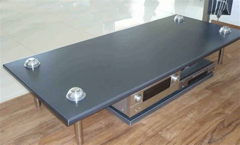 Table en pierre de lave 1m x1m et pied en fer forgé. Tables en pierre de lave émaillée