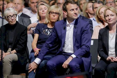 Fransızların fransa'nın yeni cumhurbaşkanı emmanuel macron'un kendisinden 25 yaş küçük eşine verdikleri isim. Brigitte Macron refuse d'accompagner son mari président ...