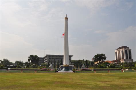 Objek Wisata Monumen Tugu Pahlawan Surabaya