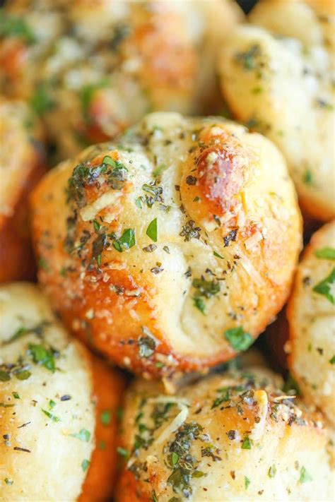 Mozzarella stuffed meatballs are the ultimate appetizer! Cheesy Garlic Bombs | Receta | PANDEBONO * BUÑUELOS ...