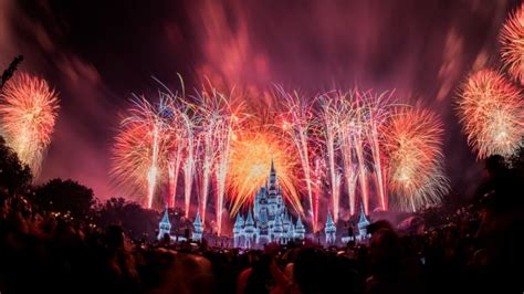 Video New Years Eve Fireworks From Disneys Magic Kingdom