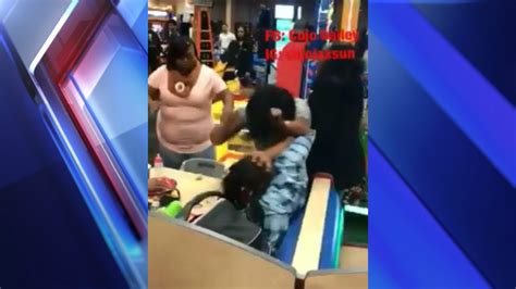 Video Fight Breaks Out At Chuck E Cheeses On Indys East Side With