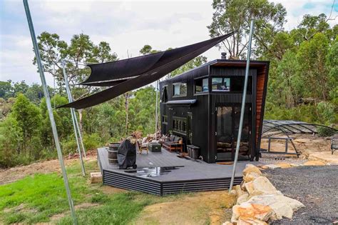 The dining room should be friendly and in harmony with the rest of the decoration of the modern small house plans, hence the choice of table and chairs is of great importance and between them maintain a good dialogue taking care of the. Tiny house Sydney: ultra modern and ultra small! - The ...